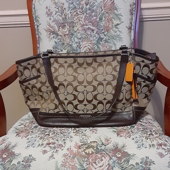 Coach Park Signature Carrie Bag - Picture 1 of 10